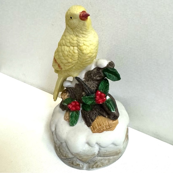Vtg Flambro Porcelain Yellow Canary Bird Music Box Christmas Holiday Snow Holly - Picture 5 of 9